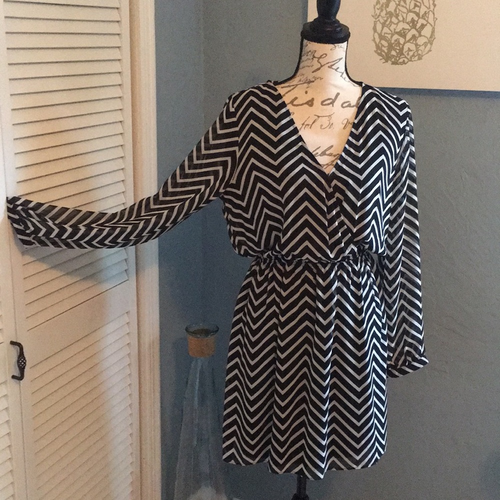 Beautiful express dress worn 1 time BRAND NEW !